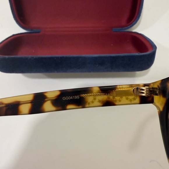 Authentic Gucci Sunglasses - Picture 4 of 6